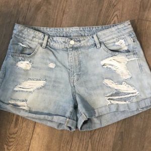 Lightwash distressed denim jean shorts